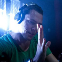 Tiësto - Club Life 189 (2010-11-12: Hour 2 with Vojt van Twistigen Guestmix)