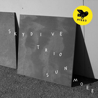 Skydive Trio - Sun Moee